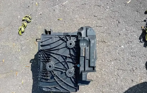 Renault Megane IV Battery box tray 