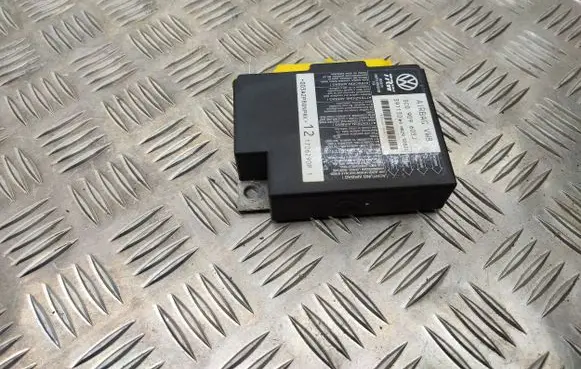 Volkswagen PASSAT B6 Airbag control unit/module 3C0909605J