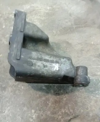 Mercedes-Benz E W211 Engine mounting bracket A6132230404