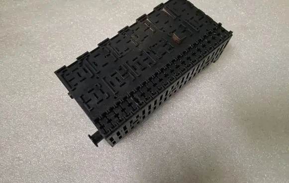 Volkswagen PASSAT B3 Fuse box set 357937039