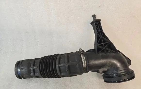 Maserati Levante Air intake duct part 670038736