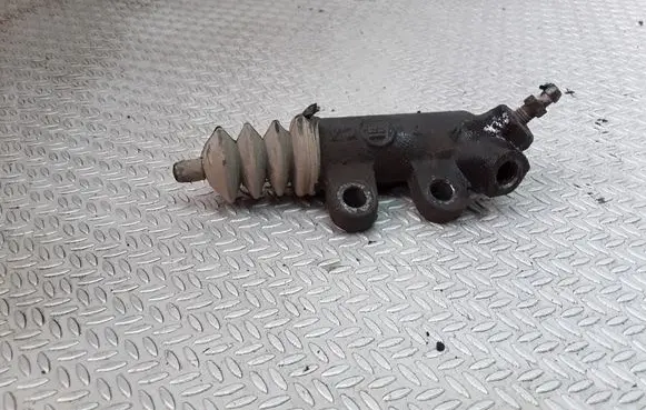 Clutch slave cylinder