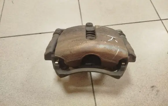 Volkswagen PASSAT B8 Front brake caliper 5714B