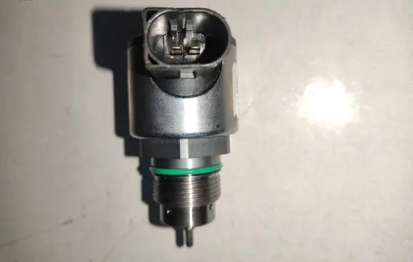 Seat Ateca Fuel pressure regulator 04L130764B 28523501