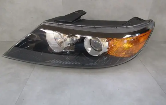 KIA Sorento Headlight/headlamp 921012P140 L009GA70KG2 XM11M