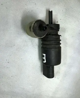 Volkswagen PASSAT B5.5 Windscreen/windshield washer pump