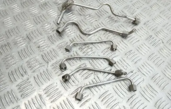Fuel injector supply line/pipe