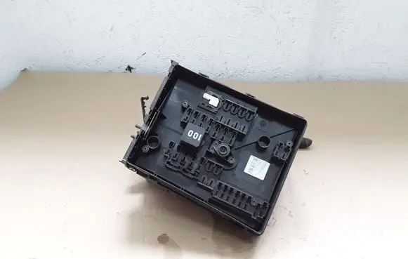 Skoda Superb B6 (3T) Fuse module 1K0937118 1105344567