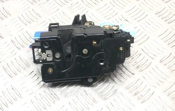 Skoda Octavia Mk2 (1Z) Front door lock 3D2837016 A00474