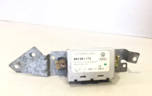 Audi A6 S6 C4 4A Alarm control unit/module 4A0951173