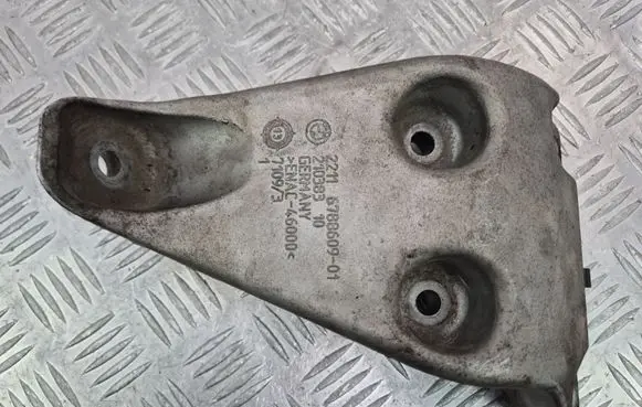 BMW 3 F30 F35 F31 Engine mounting bracket 6788609