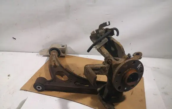 Skoda Octavia Mk2 (1Z) Front wheel hub spindle knuckle