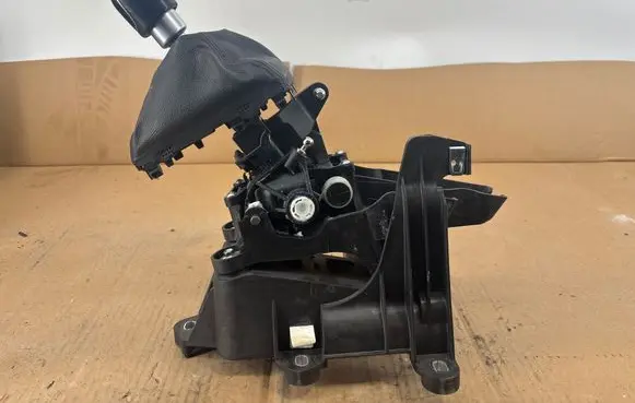 Ford Focus Gear shifter/selector F1FR7C453DKD