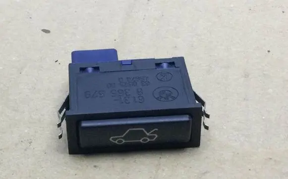 BMW 5 E39 Tailgate opening switch 61318365579 8365579 03052500
