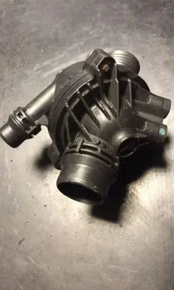 Thermostat/thermostat housing