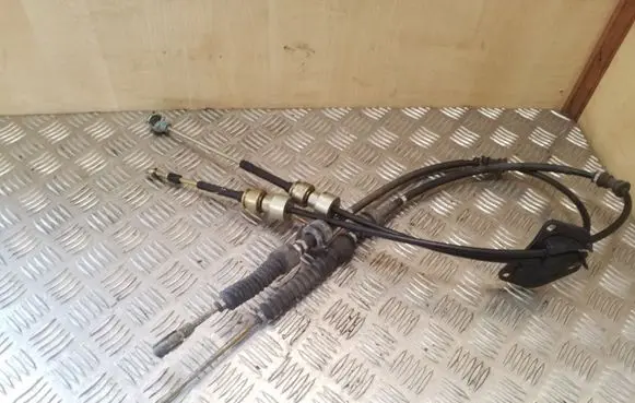 Toyota Avensis Verso Gear shift cable linkage