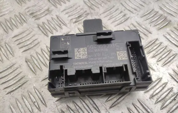 Volkswagen Golf VII Door control unit/module 5Q4959393E