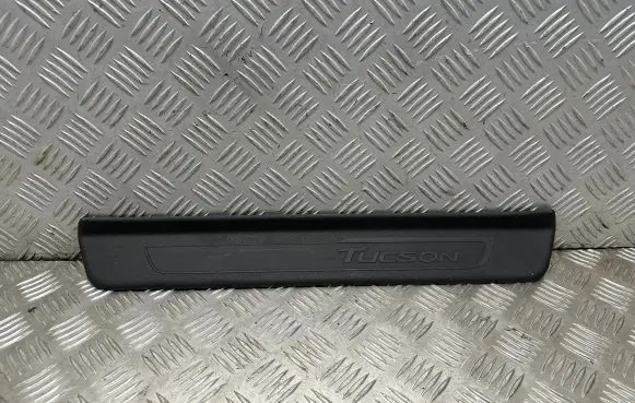 Hyundai Tucson TL Front sill trim cover 85873D7000