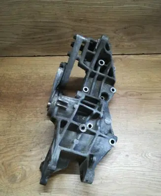 Volkswagen PASSAT B5 Generator/alternator bracket 058145523D
