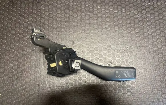 Volkswagen Golf VI Indicator stalk 1K0953513G
