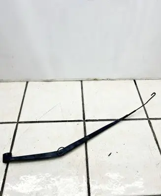 Hyundai Tucson TL Front wiper blade arm 2568