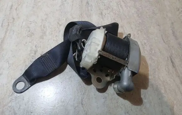 Toyota Aygo AB10 Front seatbelt 7P1190P