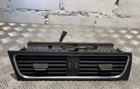 Audi A4 S4 B8 8K Dash center air vent grill 8T1820951C