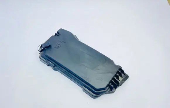 Mercedes-Benz C W204 Fuse box cover A2045400182