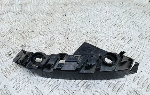 Front bumper mounting bracket