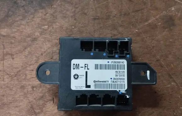 Chrysler Town & Country V Door control unit/module 05026861AD