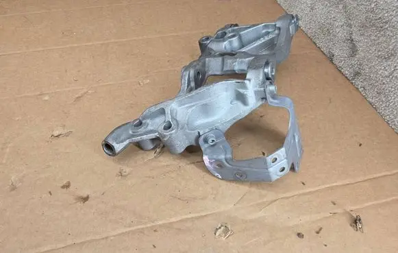 Maserati Grecale Engine mounting bracket 0670154512033622 670154512