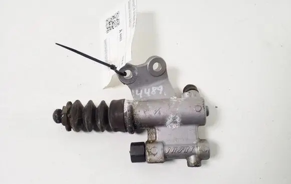 Clutch slave cylinder