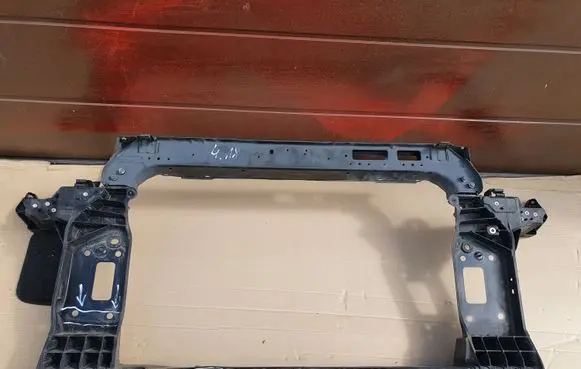 Hyundai Tucson TL Radiator support slam panel 64101D7000