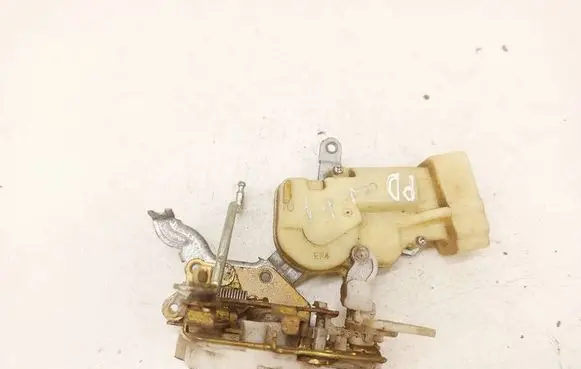 Toyota Yaris Front door lock 