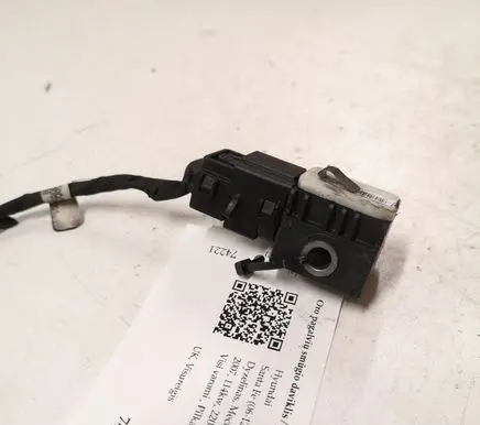 Hyundai Santa Fe Airbag deployment crash/impact sensor 959302B000 SA320070000