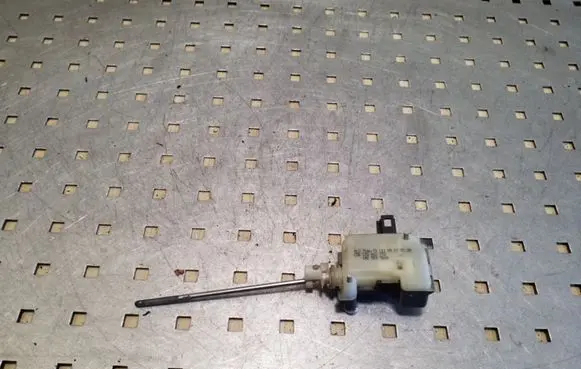 Fuel tank cap lock