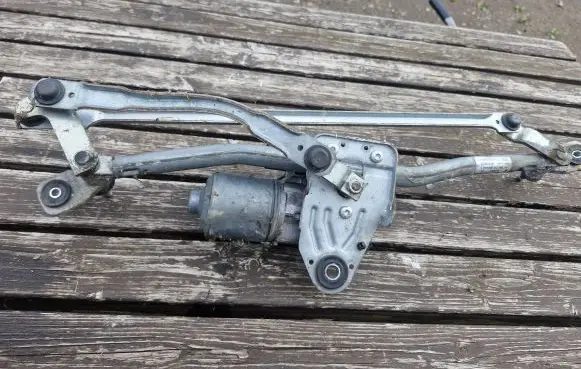 Audi A6 S6 C6 4F Front wiper linkage and motor