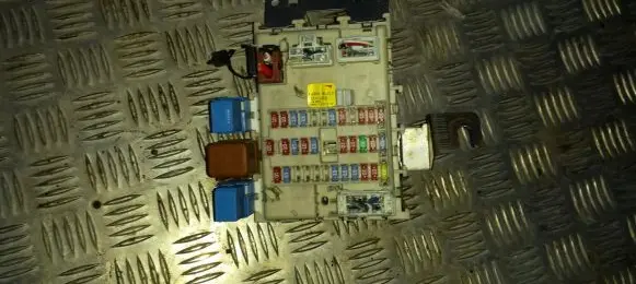 Nissan Almera Tino Fuse box set 24350BU210 1211033