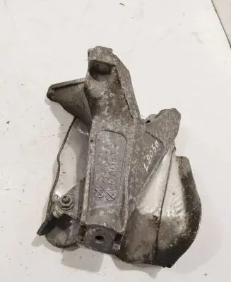 Audi A4 S4 B7 8E 8H Engine mounting bracket 8e0199308a 8d0189388