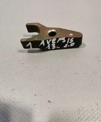 Toyota Avensis T270 Fuel Injector clamp holder