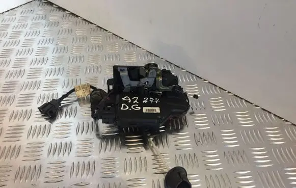 Audi A2 Rear door lock 8Z0839016D 277