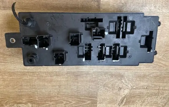 Land Rover Range Rover L405 Fuse module JPLA14A073BB 5C5A11F02