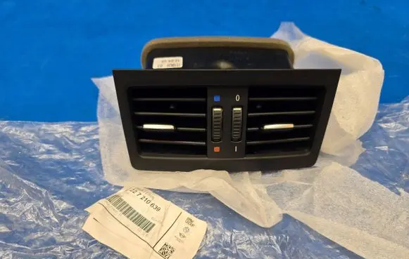 BMW 3 E90 E91 Rear air vent grill 7210639
