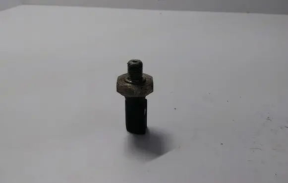 Audi A4 S4 B6 8E 8H Oil pressure sensor 038919081D