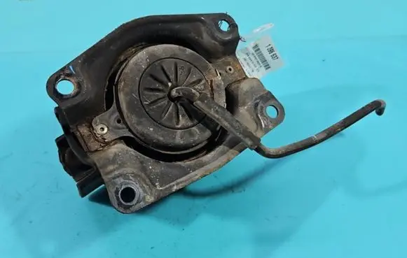 Gearbox mounting bracket