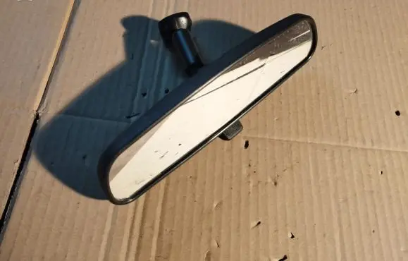 Rear view mirror (interior)