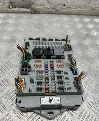 Jaguar XF X250 Fuse module 9X2314D628AB A12247794