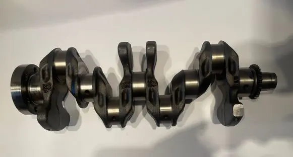 Volkswagen Golf VII Crankshaft 04E105209A