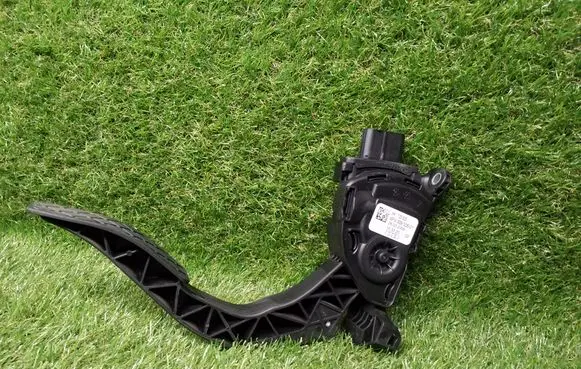 Audi A6 S6 C6 4F Accelerator throttle pedal 8K1723523 6PV00950501