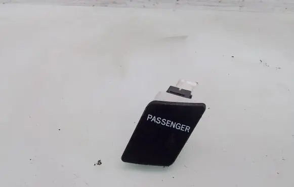 Toyota Yaris Passenger airbag on/off switch 